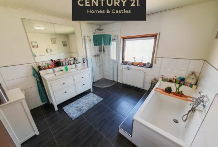 Traumhaft saniertes Badezimmer