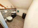 WC mit Platz für Dusche