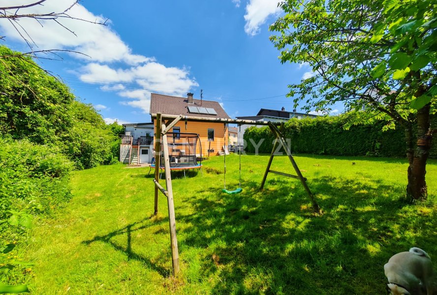 toller, komplett eingezäunter Garten