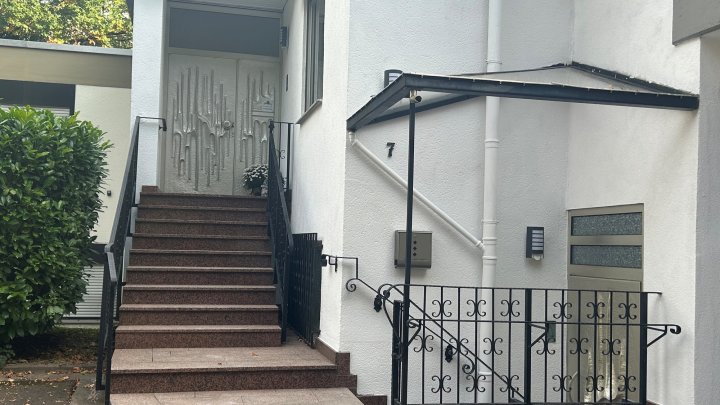 Hochwertig sanierter Luxus-Bungalow mit Einliegerwohnung, Photovoltaik und Großzügigem Grundstück