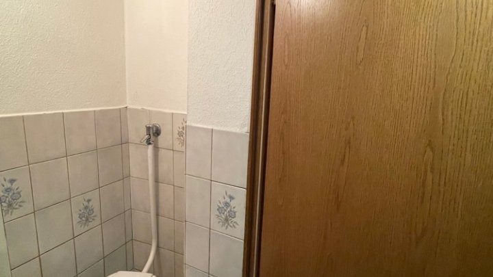 Einseitig angebautes Einfamilienhaus in zentraler Lage mit 2 Garagen