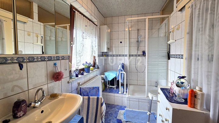 Gemütliches freistehendes Einfamilienhaus mit Terrasse, Garten und Garage in Dudweiler