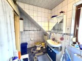 Gegenseite des Badezimmers im OG