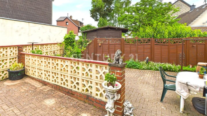Gemütliches freistehendes Einfamilienhaus mit Terrasse, Garten und Garage in Dudweiler
