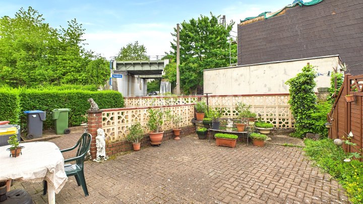 Gemütliches freistehendes Einfamilienhaus mit Terrasse, Garten und Garage in Dudweiler