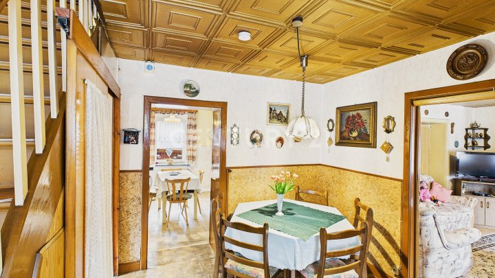 Gemütliches freistehendes Einfamilienhaus mit Terrasse, Garten und Garage in Dudweiler