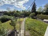 Blick in den Garten - Mit Hütte