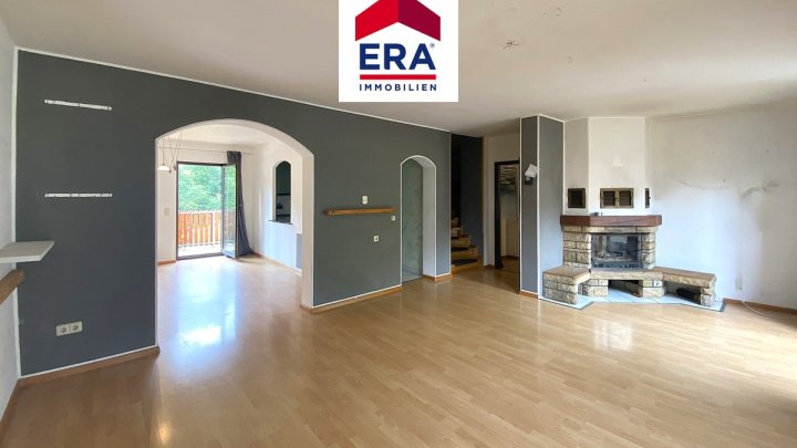 EINFAMILIENHAUS MIT PHOTOVOLTAIKANLAGE, RUHIGE LAGE, GROSSROSSELN-KARLSBRUNN