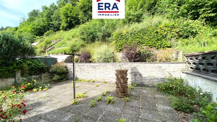 EINFAMILIENHAUS - DOPPELHAUSHÄLFTE MIT GARAGE IN GROSSROSSELN