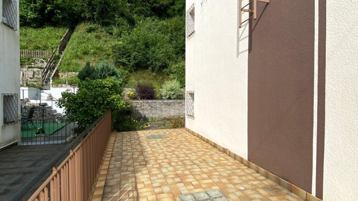 EINFAMILIENHAUS - DOPPELHAUSHÄLFTE MIT GARAGE IN GROSSROSSELN