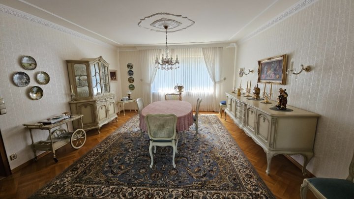 Elegantes Einfamilienhaus in Saarbrücken- Klarenthal zu verkaufen.