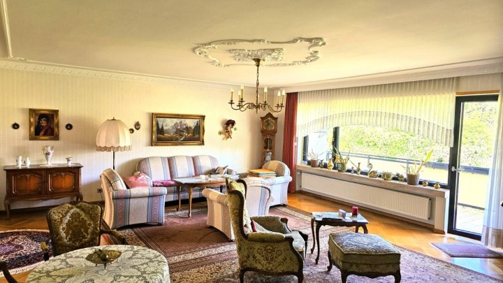 Elegantes Einfamilienhaus in Saarbrücken- Klarenthal zu verkaufen.