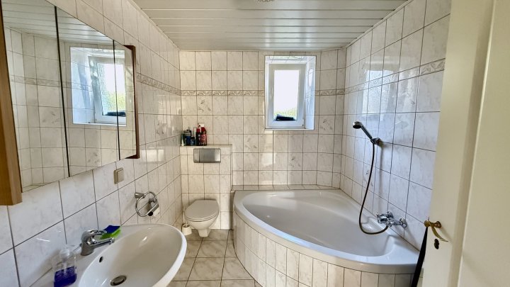 Neu renoviertes und freistehendes Einfamilienhaus mit großem Garten in Marpingen zu vermieten