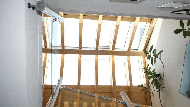 Exklusives Anwesen mit Einliegerwohnung, Garten und Schwimmhalle – Wohnen auf höchstem Niveau