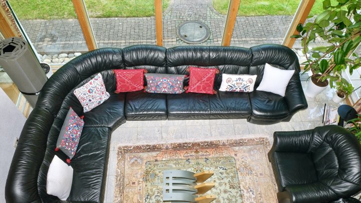 Exklusives Anwesen mit Einliegerwohnung, Garten und Schwimmhalle – Wohnen auf höchstem Niveau