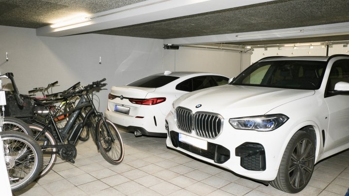 Exklusives Anwesen mit Einliegerwohnung, Garten und Schwimmhalle – Wohnen auf höchstem Niveau