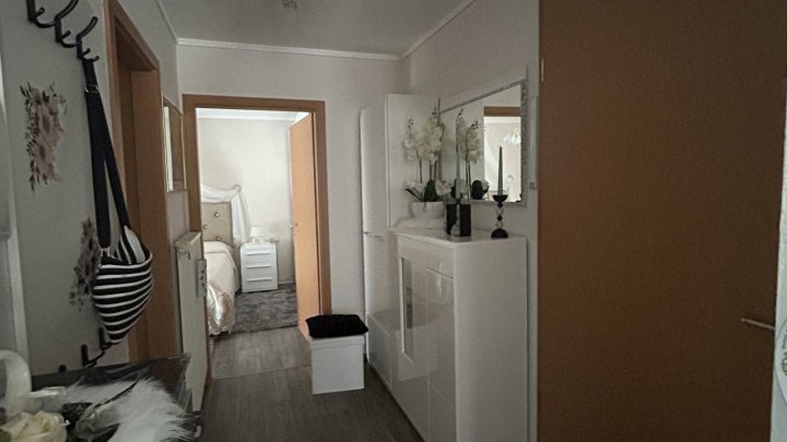 Gepflegte vermietete 2 ZKB Wohnung mit Stellplatz als Anlageobjekt zu verkaufen