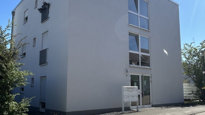 Gepflegte vermietete 2 ZKB Wohnung mit Stellplatz als Anlageobjekt zu verkaufen