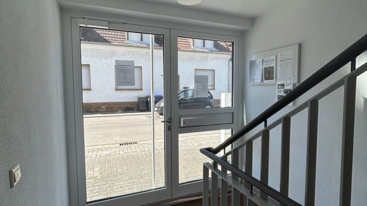 Gepflegte vermietete 2 ZKB Wohnung mit Stellplatz als Anlageobjekt zu verkaufen