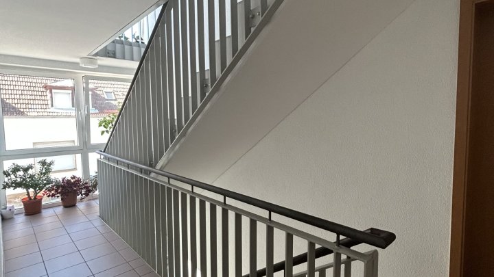 Gepflegte vermietete 2 ZKB Wohnung mit Stellplatz als Anlageobjekt zu verkaufen