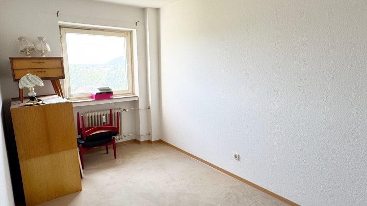 Barrierefrei mit Renovierungsbedarf  4 ZKB-ETW mit Balk.+ Stellpl. in IGB-Süd!