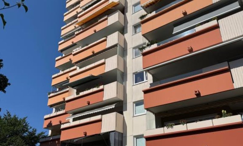 Barrierefrei mit Renovierungsbedarf  4 ZKB-ETW mit Balk.+ Stellpl. in IGB-Süd!