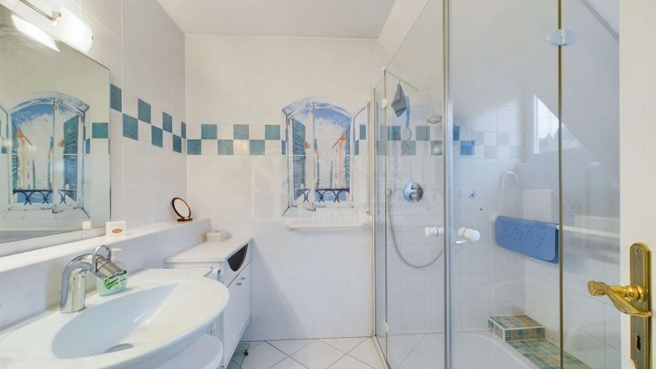 Kleines Haus statt Wohnung - mit Garten, Balkon, Terrasse und Stellplatz für Singles / Paare
