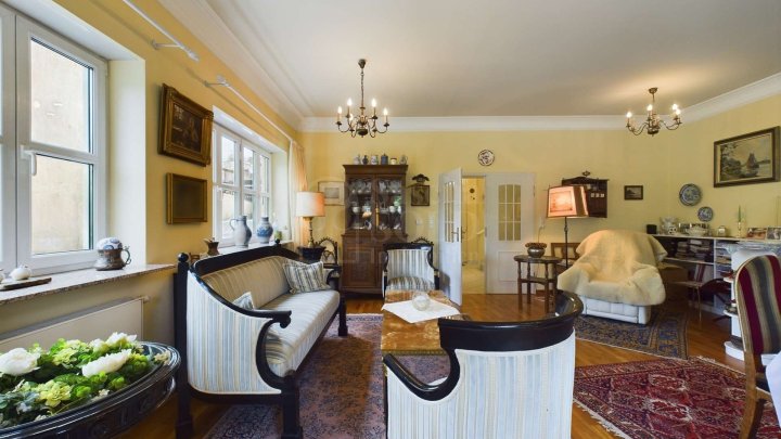 Kleines Haus statt Wohnung - mit Garten, Balkon, Terrasse und Stellplatz für Singles / Paare