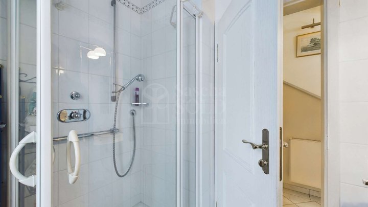 Kleines Haus statt Wohnung - mit Garten, Balkon, Terrasse und Stellplatz für Singles / Paare