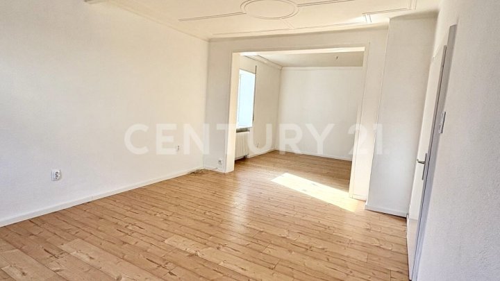 Geräumiges 1-2 Familienhaus in zentraler Lage - viel Platz für Ihre Ideen!