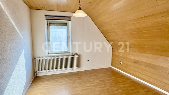 Geräumiges 1-2 Familienhaus in zentraler Lage - viel Platz für Ihre Ideen!