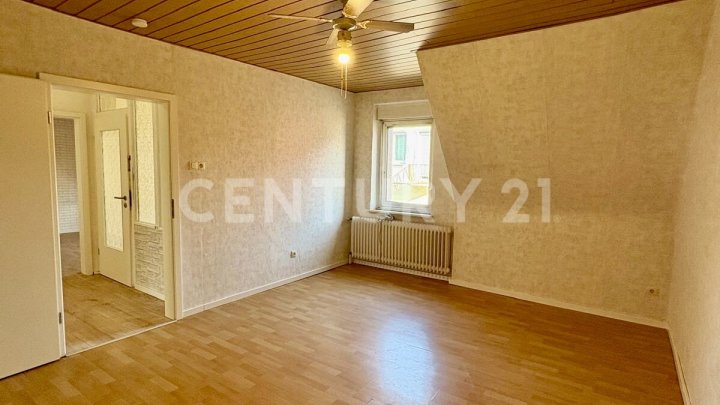 Geräumiges 1-2 Familienhaus in zentraler Lage - viel Platz für Ihre Ideen!