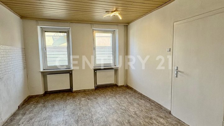 Geräumiges 1-2 Familienhaus in zentraler Lage - viel Platz für Ihre Ideen!