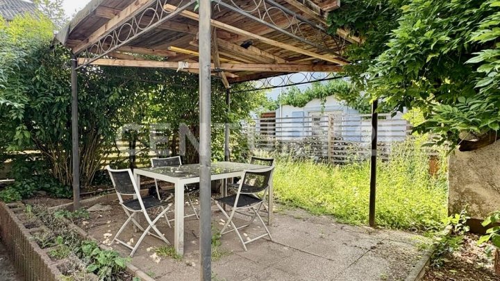 Geräumiges 1-2 Familienhaus in zentraler Lage - viel Platz für Ihre Ideen!