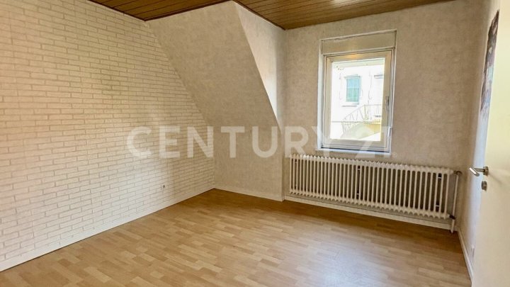 Geräumiges 1-2 Familienhaus in zentraler Lage - viel Platz für Ihre Ideen!