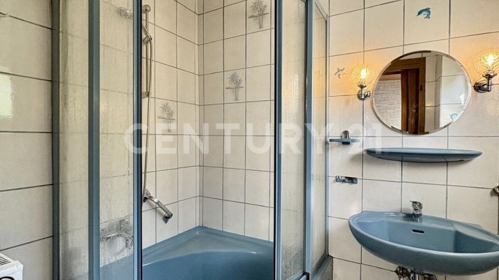 Geräumiges 1-2 Familienhaus in zentraler Lage - viel Platz für Ihre Ideen!