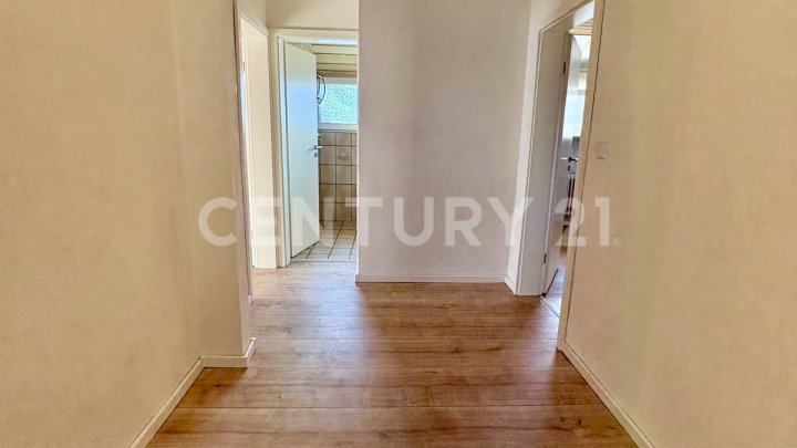 Geräumiges 1-2 Familienhaus in zentraler Lage - viel Platz für Ihre Ideen!