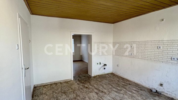 Geräumiges 1-2 Familienhaus in zentraler Lage - viel Platz für Ihre Ideen!