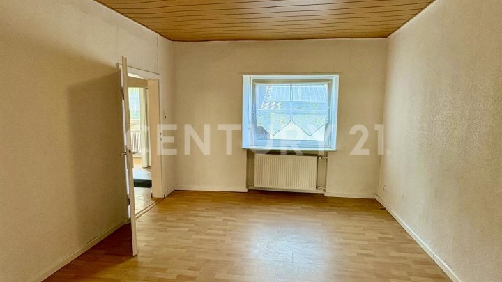 Geräumiges 1-2 Familienhaus in zentraler Lage - viel Platz für Ihre Ideen!