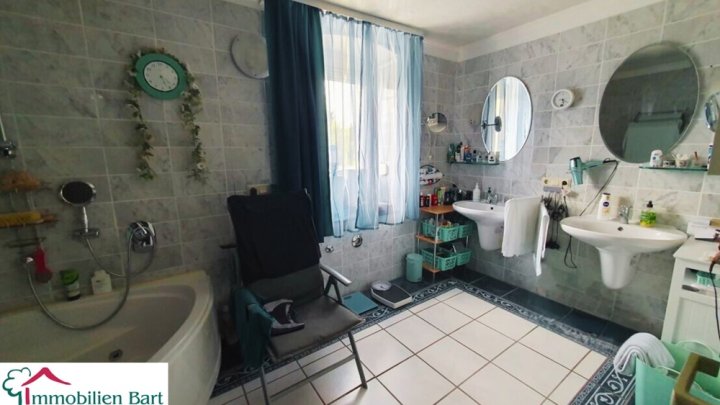 TIERFREUNDE, AUFGEPASST: GEPFLEGTES 219 M² WOHNHAUS AUF 26 AR