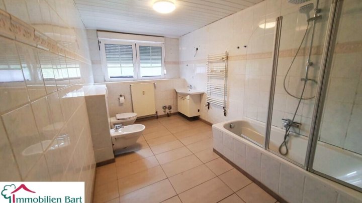 TIERFREUNDE, AUFGEPASST: GEPFLEGTES 219 M² WOHNHAUS AUF 26 AR