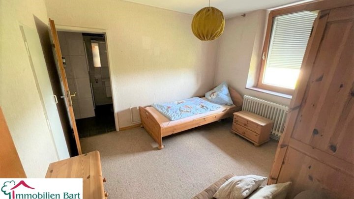BAUGRUNDSTÜCK + 3 WOHNUNGEN MIT GARTEN UND GARAGEN IN PERL-NENNIG!