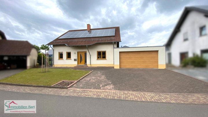 GRENZNÄHE: GERÄUMIGES UND SEHR GEPFLEGTES WOHNHAUS IN TOP WOHNLAGE!
