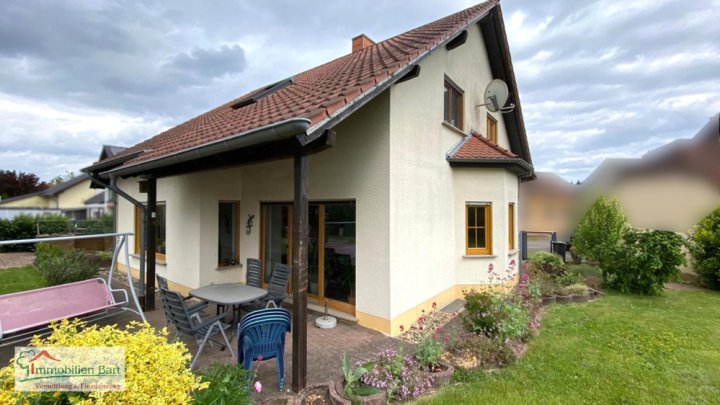 GRENZNÄHE: GERÄUMIGES UND SEHR GEPFLEGTES WOHNHAUS IN TOP WOHNLAGE!