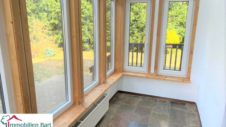 375 M² AUSSTELLUNG + BÜRO + WOHNHAUS AUF 40 AR