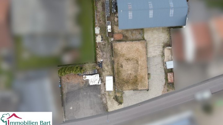 GEWERBEOBJEKT MIT POTENZIAL! HALLE, REITPLATZ UND BAUGRUNDSTÜCKE IN KIRF!