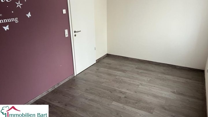 SOFORT FREI! NEUWERTIGE 97 M² EG WOHNUNG MIT SICHT INS GRÜNE!