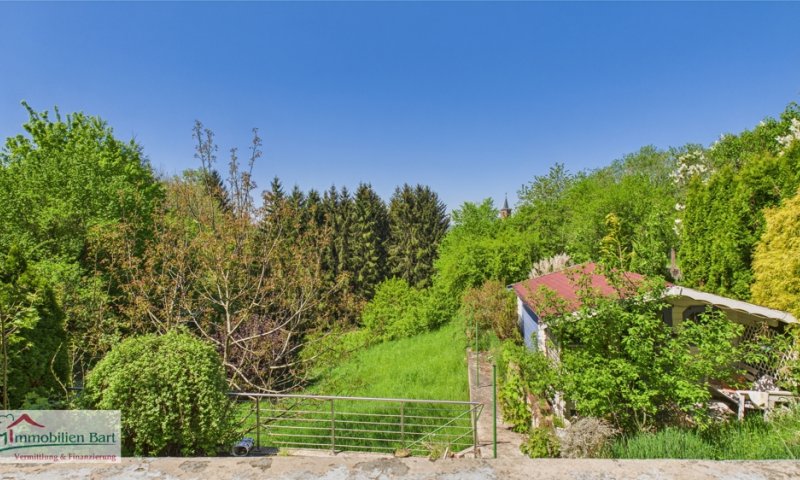FREUDENBURG: FREISTEHENDES WOHNHAUS MIT ÜBERDACHTEM BALKON UND SICHT INS GRÜNE!