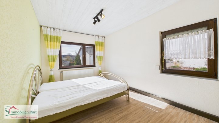 GEPFLEGTES WOHNHAUS, GARTEN UND GARAGE IN GRENZNÄHE LUXEMBURG!