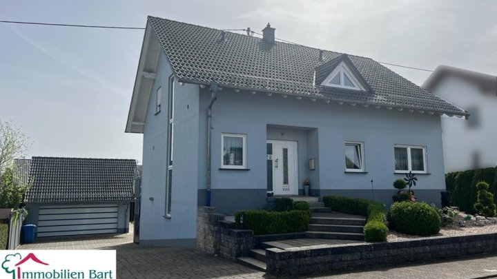ORSCHOLZ: 200 M² WOHNHAUS / RUHIGE UND SONNIGE LAGE / GRENZNAH